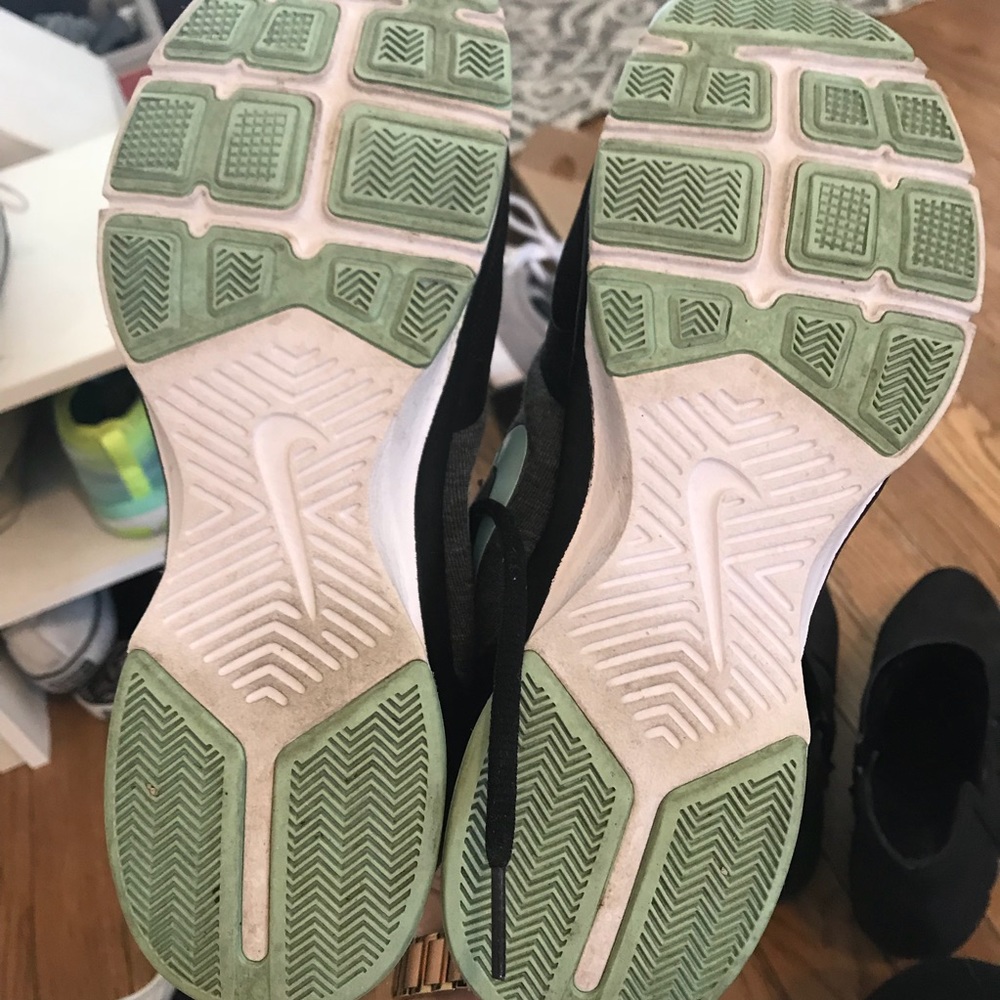 Women’s training shoe - Picture 2 of 3